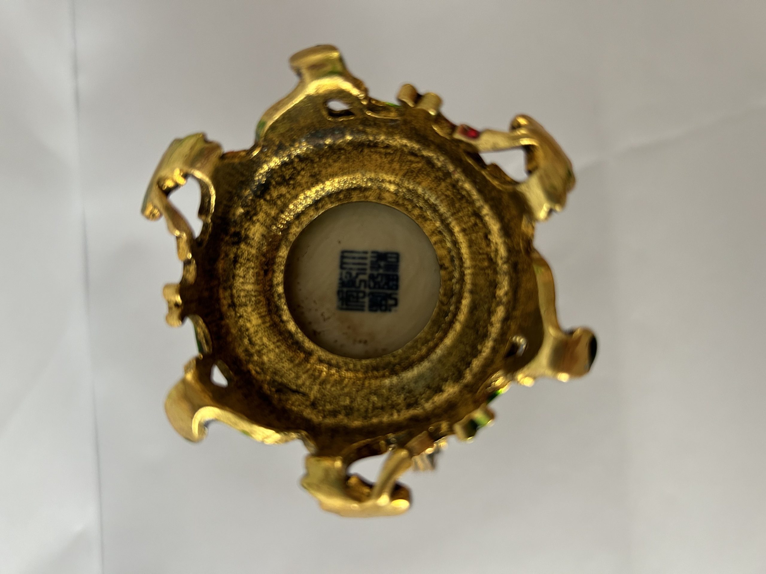 乾隆年制《鎏金红宝石青花瓶》