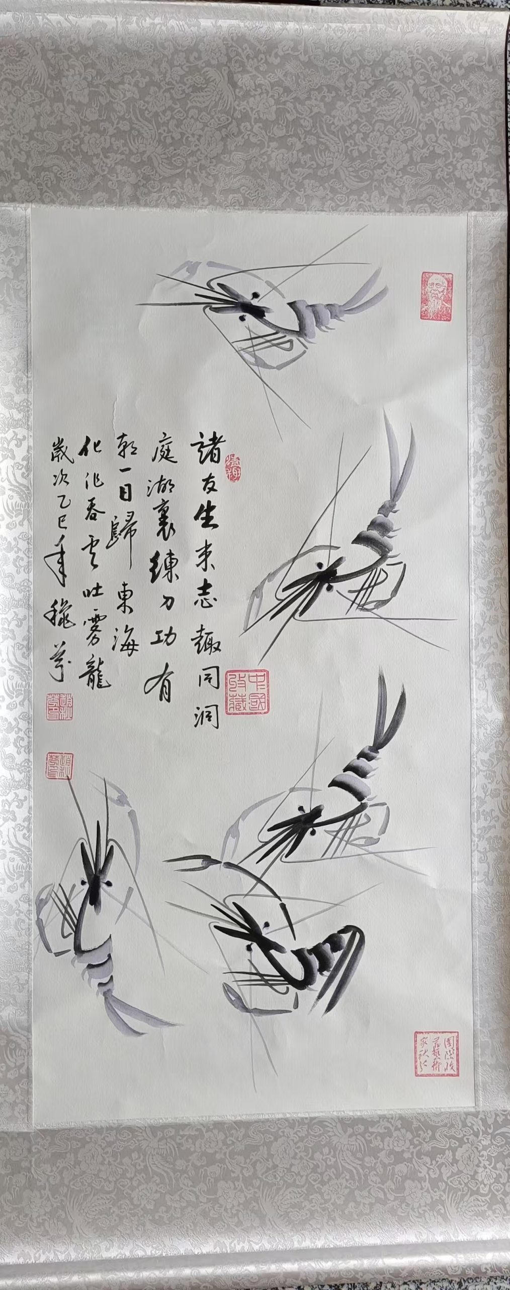赵秋芬《水墨虾趣图》-嘉诚艺术