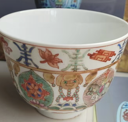 乾隆年制《粉彩佛教八宝纹描金主人杯》-嘉诚艺术