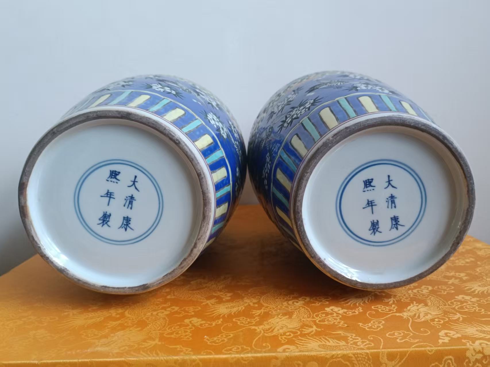 康熙年制《梅妻鹤子图观音尊》一对