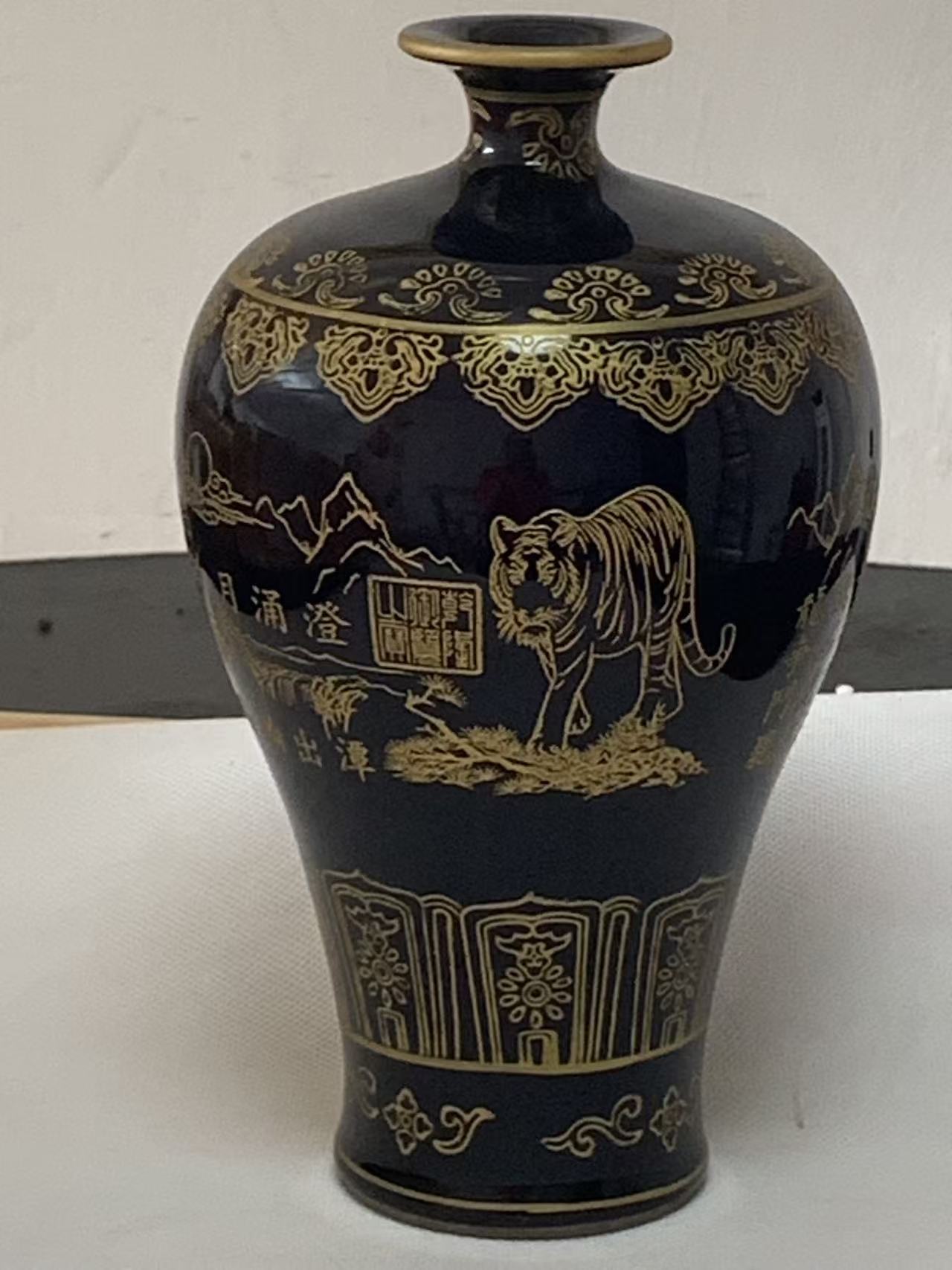 乾隆年制《黑金釉描金梅瓶》-嘉诚艺术