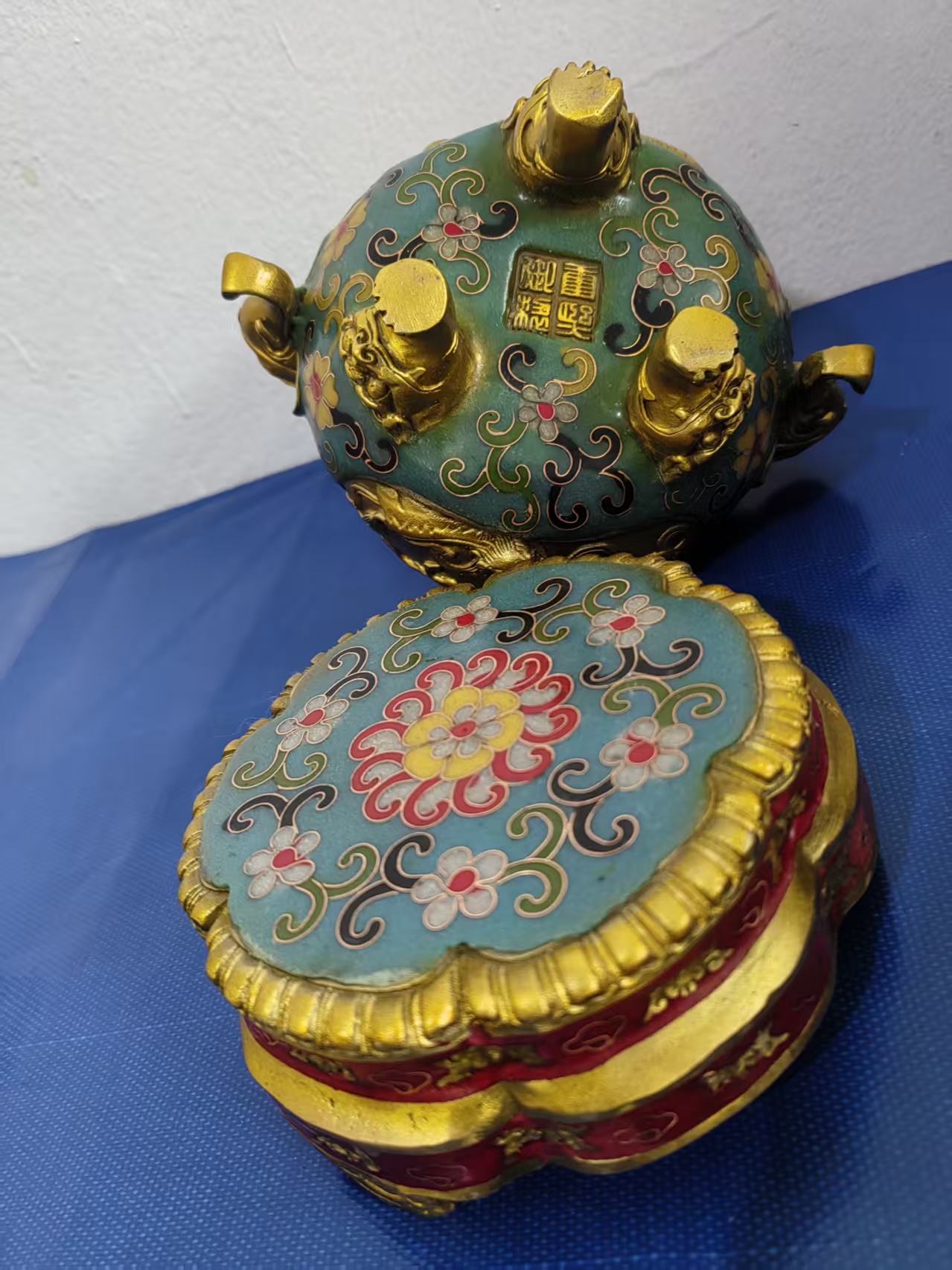 景泰蓝鎏金象耳香炉