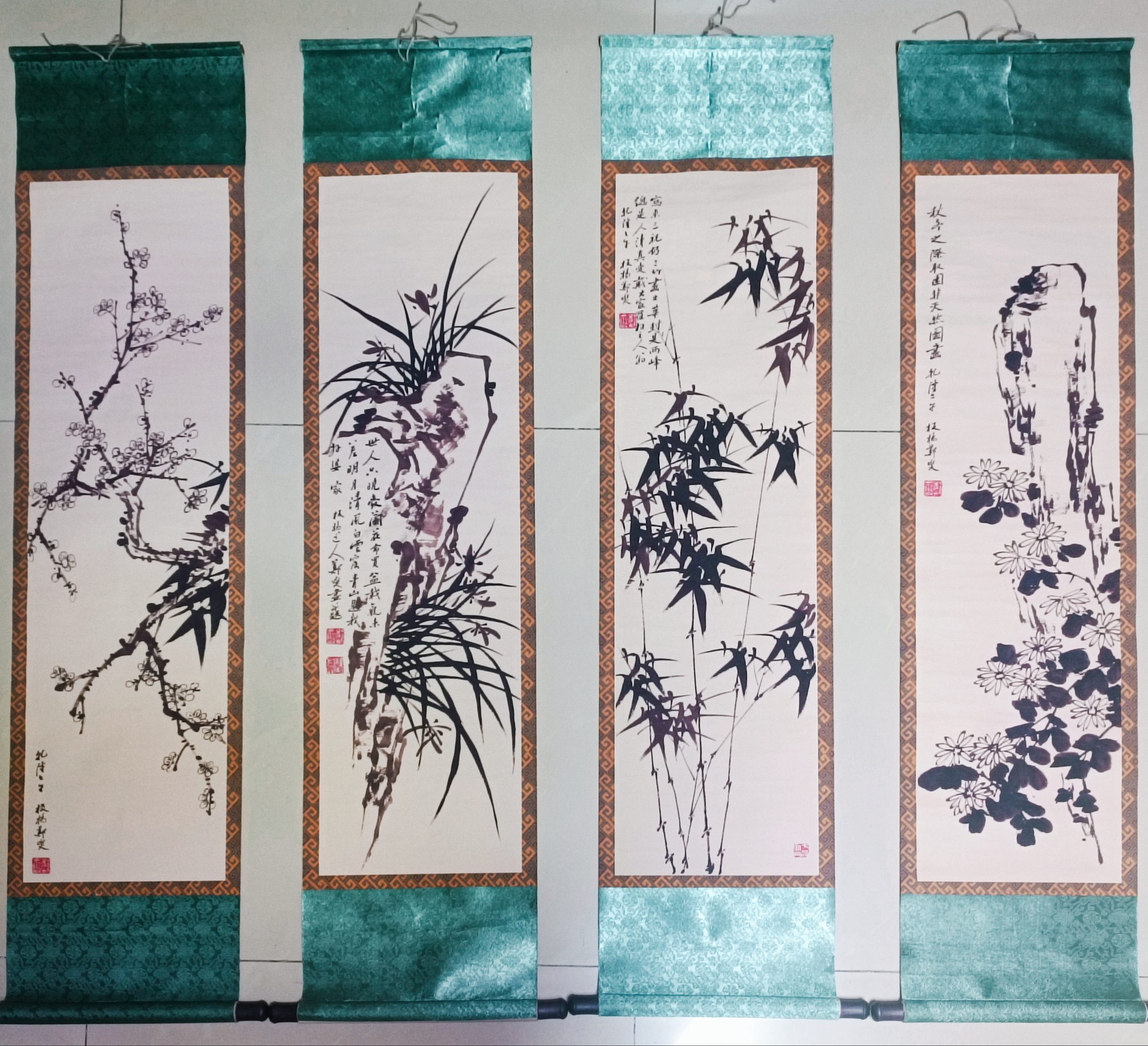 郑板桥《梅兰竹菊》四条屏-嘉诚艺术
