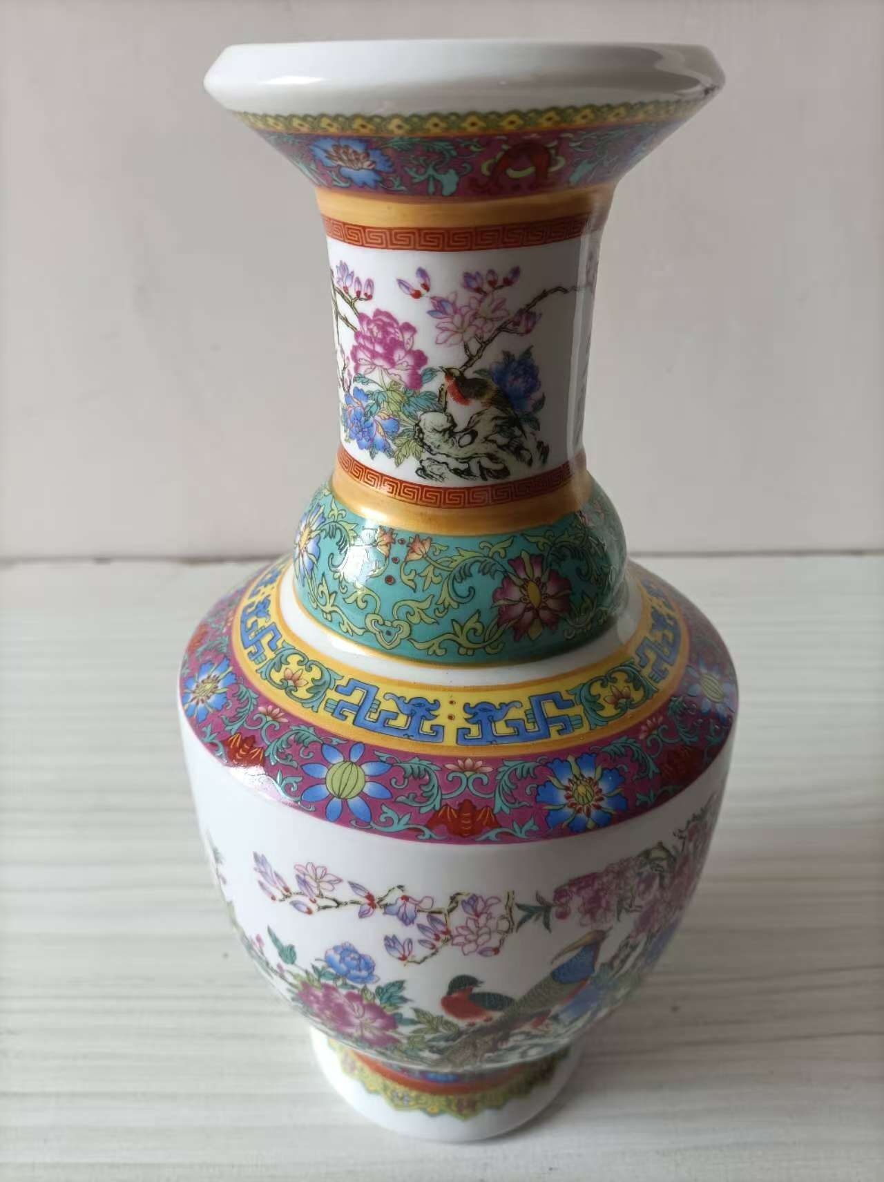 乾隆年制《珐琅彩花鸟赏瓶》-嘉诚艺术