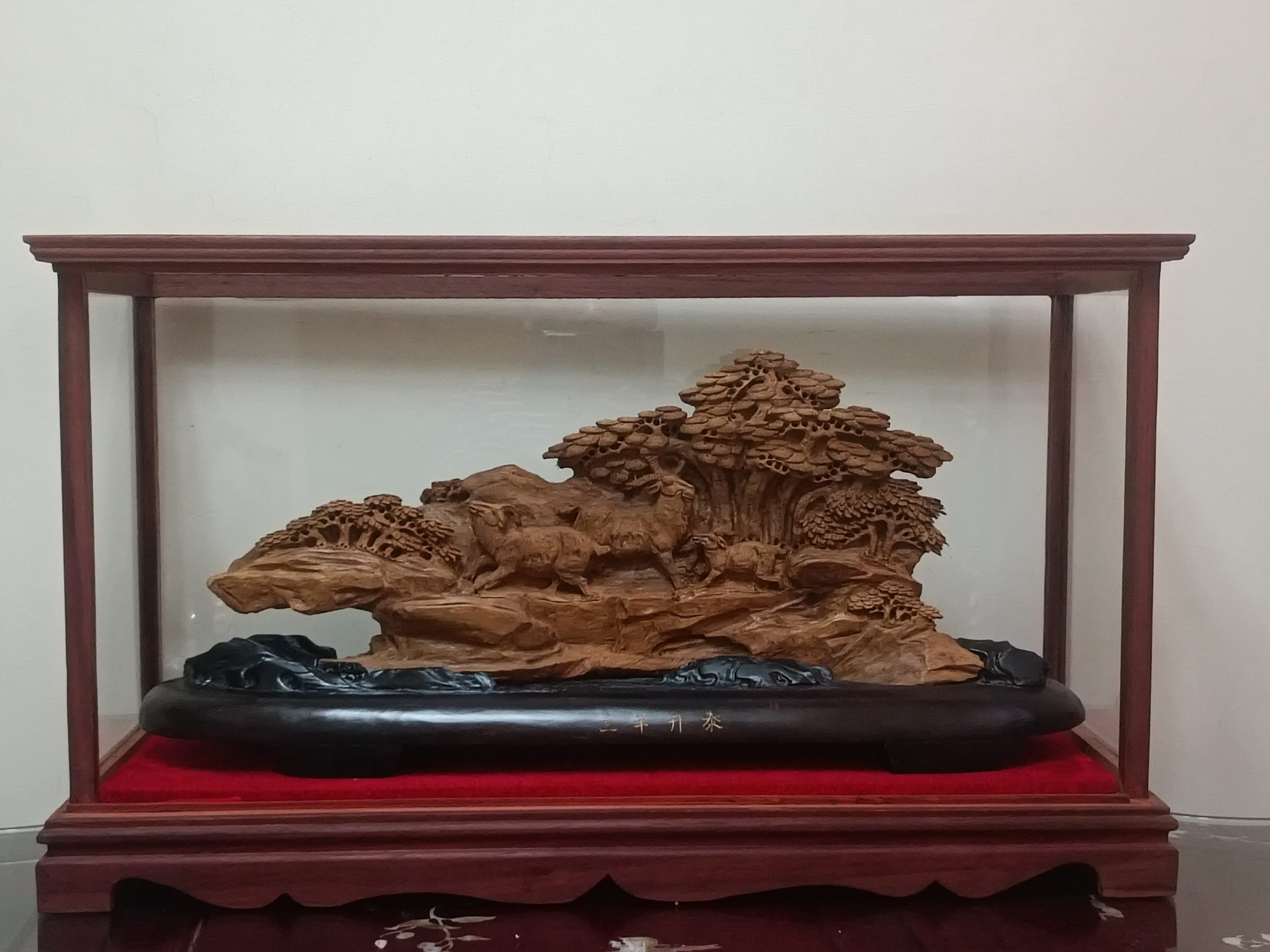 沉香《三羊开泰》金丝白棋料-嘉诚艺术