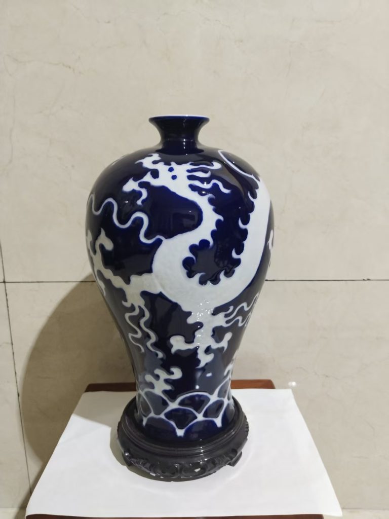 图片[1]-霁蓝釉白龙纹梅瓶-嘉诚艺术