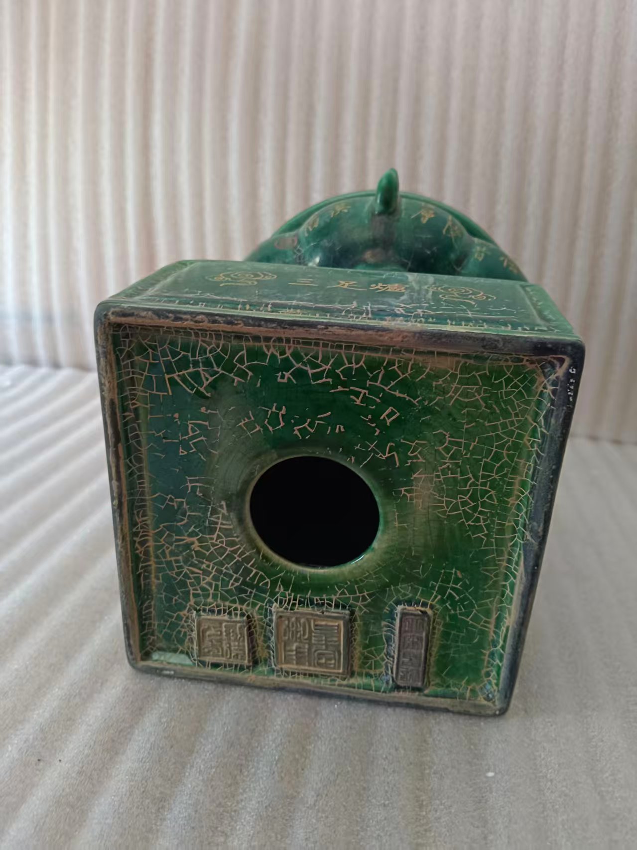 皇家御用开片三足炉