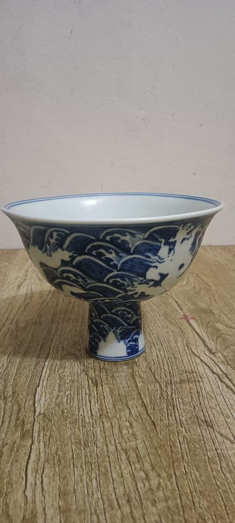 图片[1]-宣德年制《青花拨白暗刻龙纹高足杯》-嘉诚艺术
