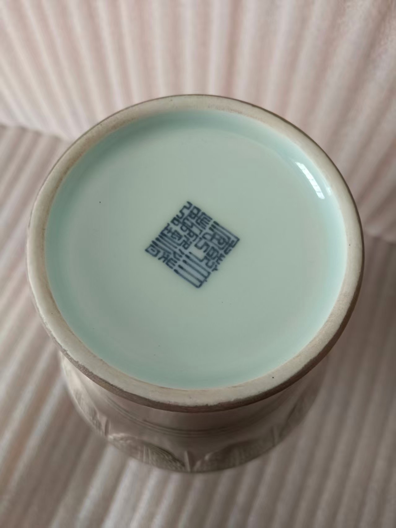 乾隆年制《白银雕刻花卉瓶》