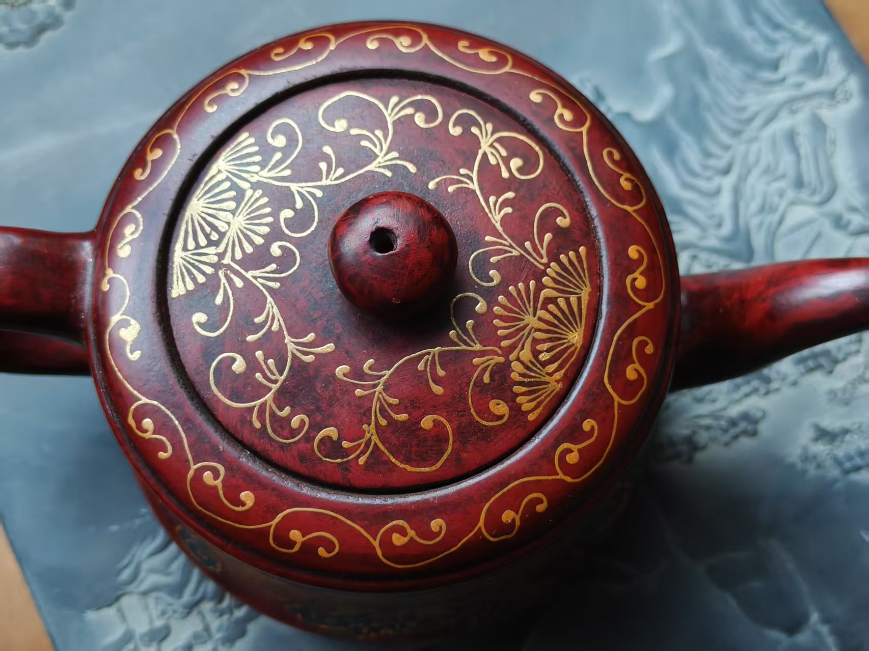 乾隆年制《描金双云紫砂壶》