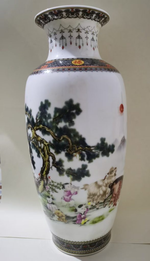 图片[1]-乾隆年制《人物粉彩冬瓜瓶》-嘉诚艺术