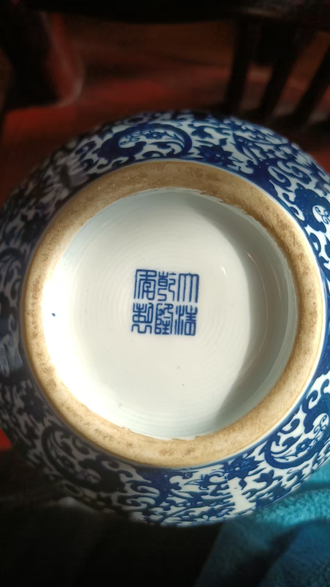 乾隆年制《青花缠枝莲宝塔瓶》