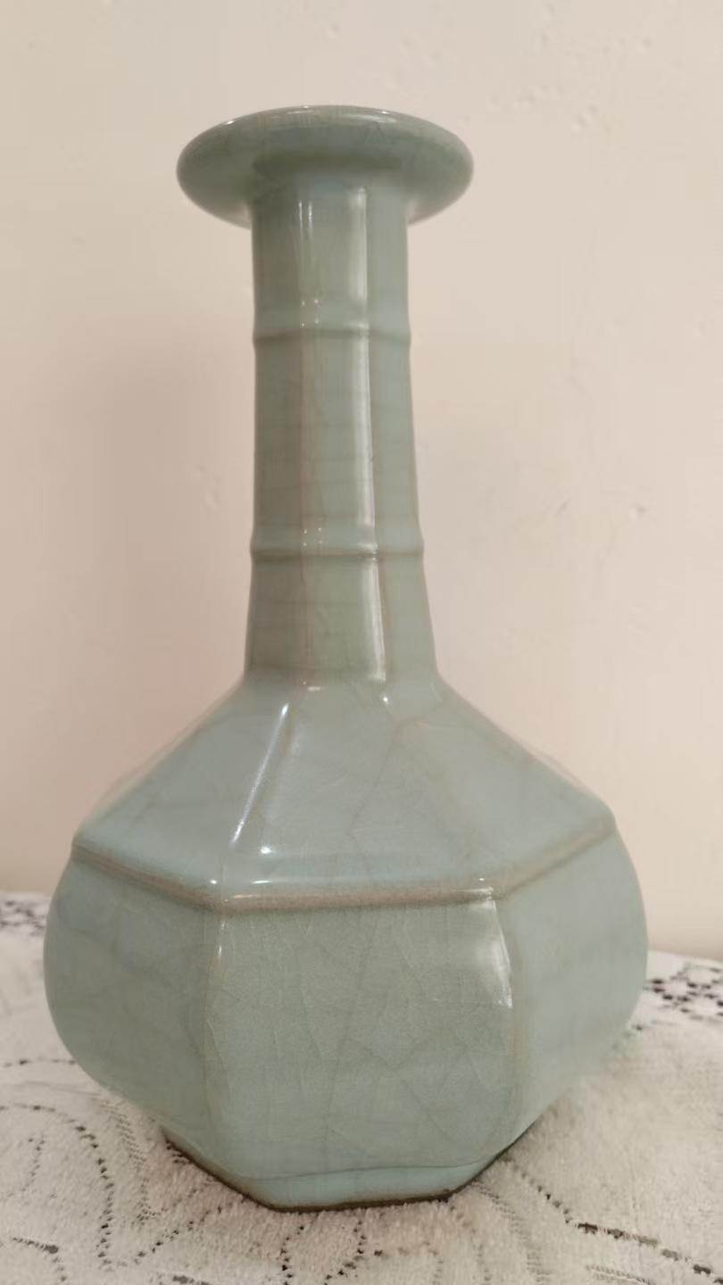 宋官窑《粉清釉八棱瓶》-嘉诚艺术