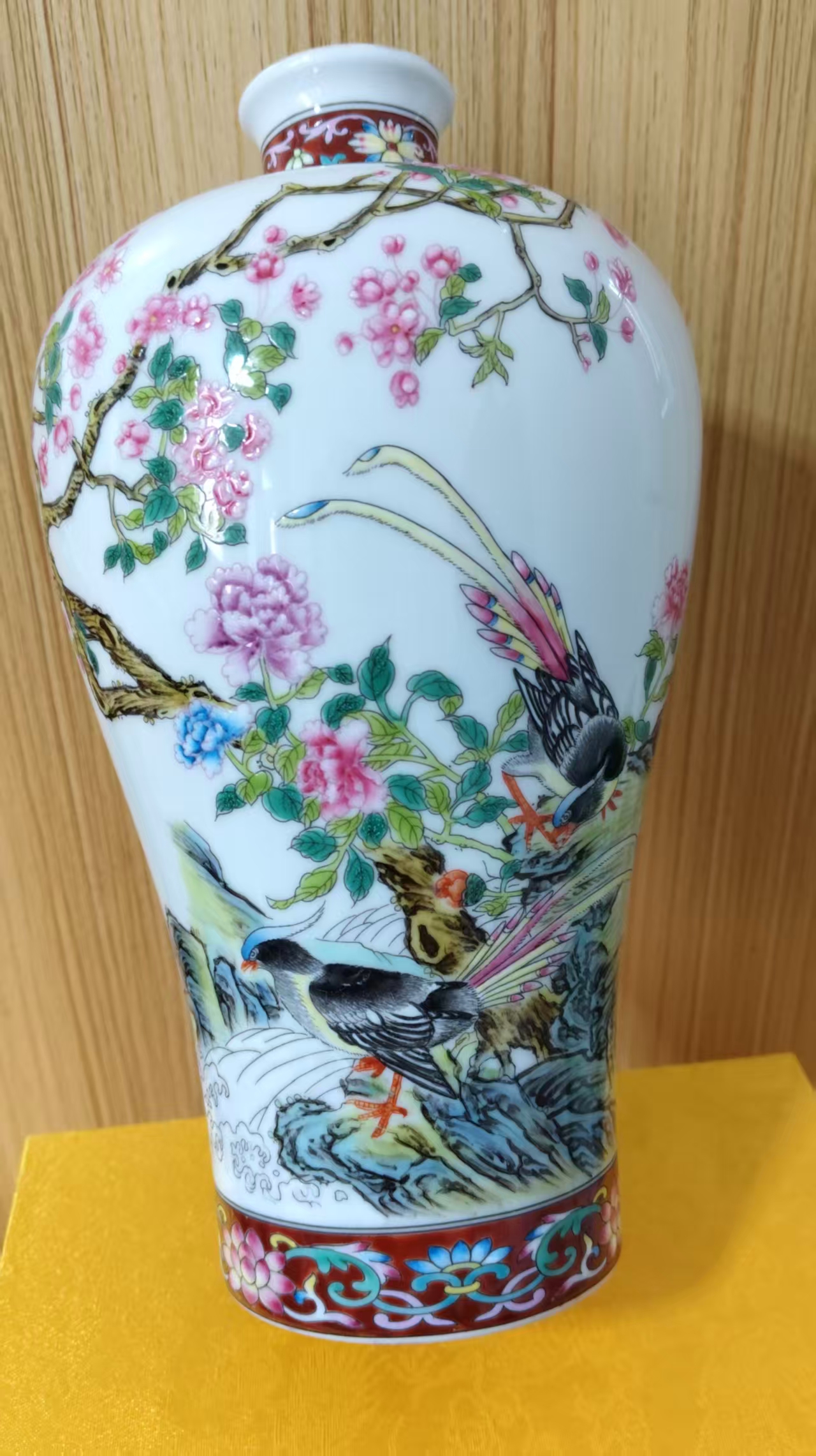 雍正御製《粉彩釉花鸟瓶》-嘉诚艺术