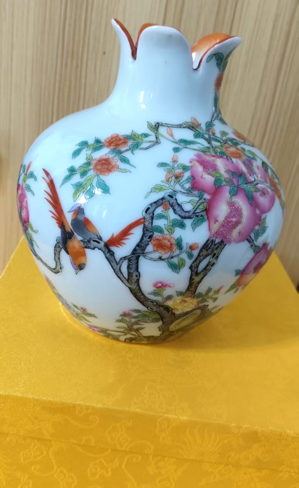 雍正御製《粉彩釉石榴花鸟瓶》-嘉诚艺术