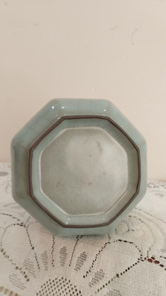 图片[2]-宋官窑《粉清釉八棱瓶》-嘉诚艺术