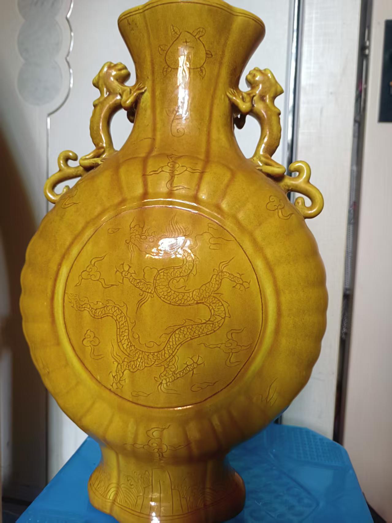 弘治年制《黄釉龙凤纹双耳扁瓶》-嘉诚艺术