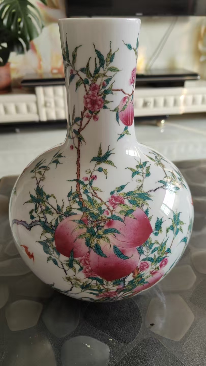 王锡良《九桃五福天球瓶》-嘉诚艺术