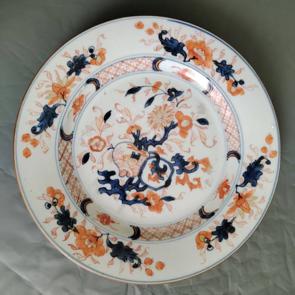 图片[1]-康熙年制《青花矾红描金花卉纹赏盘》-嘉诚艺术