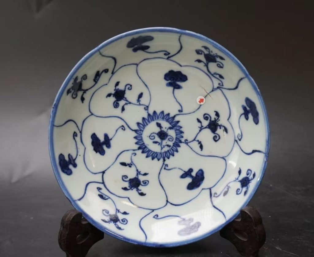 图片[1]-雍正年制《青花缠枝莲赏盘》-嘉诚艺术