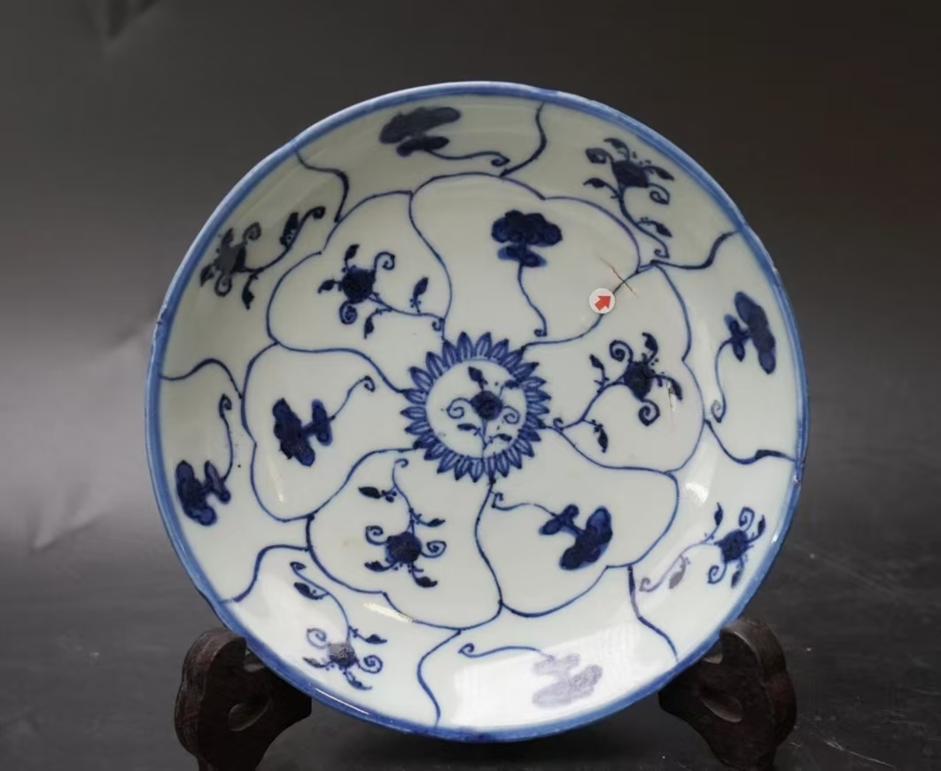 雍正年制《青花缠枝莲赏盘》-嘉诚艺术