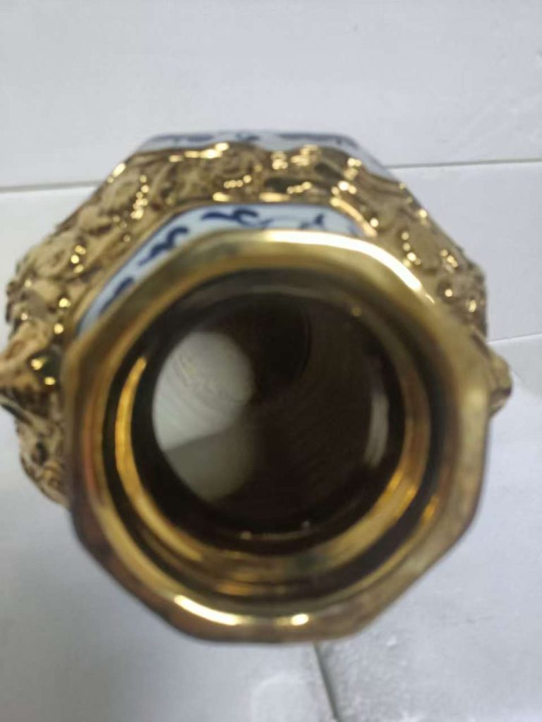 图片[3]-白浒孤窑《青花鎏金八棱瓶》-嘉诚艺术