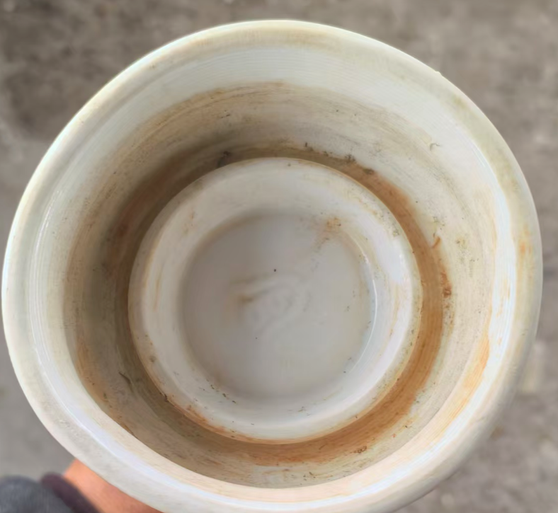 成化年制《甜白釉底转瓶》官窑