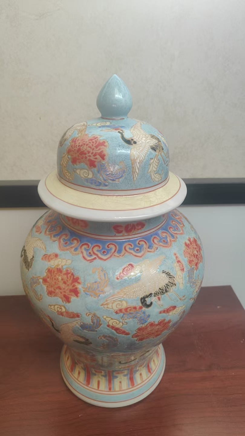 乾隆年制《蓝地仙鹤祥云纹将军罐》-嘉诚艺术