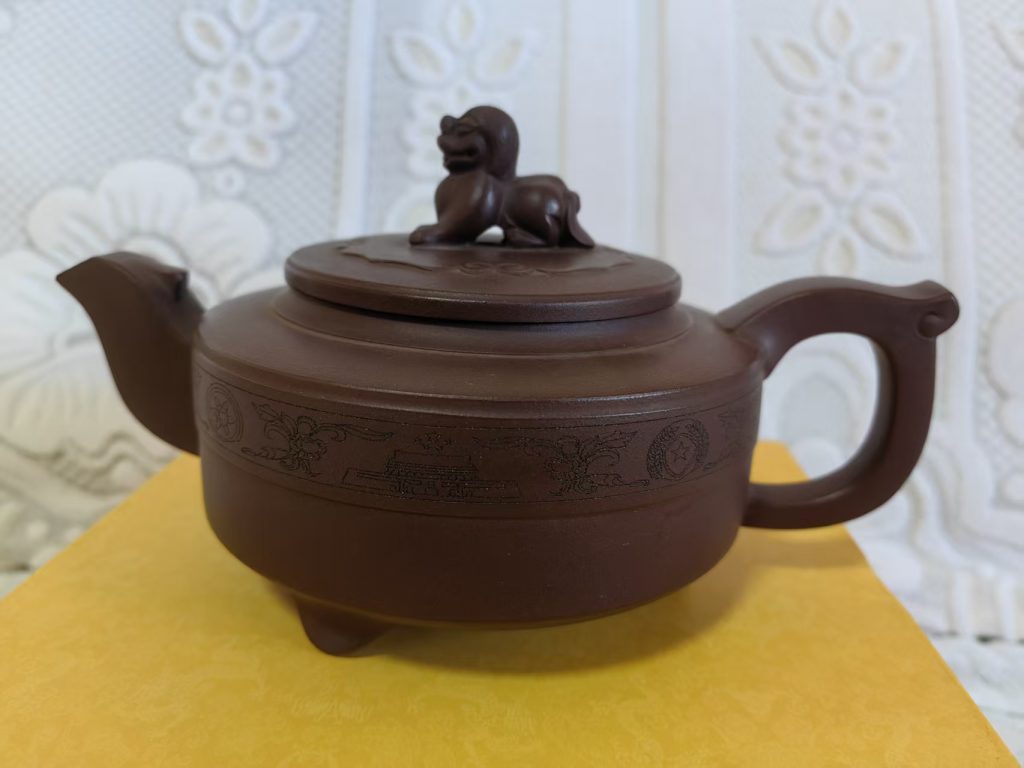 顾良瑾《紫砂壶》-嘉诚艺术