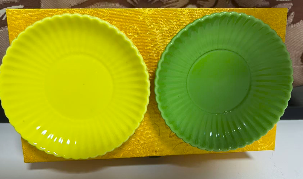 雍正年制《十二色菊瓣盘》*2