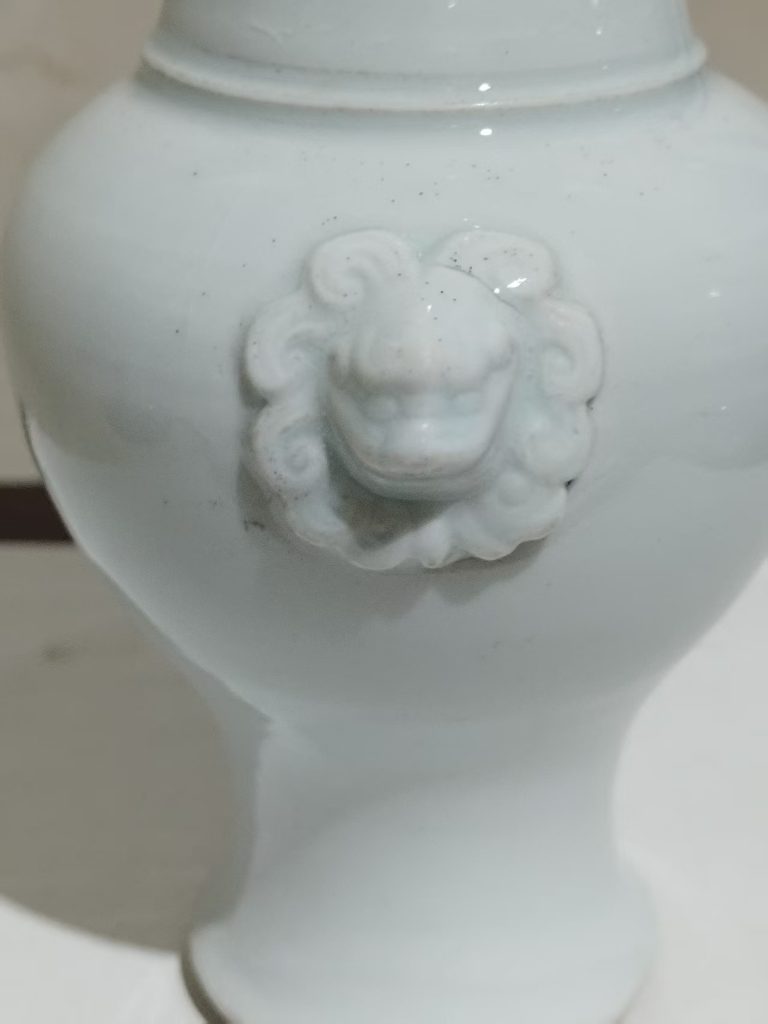 图片[3]-清代《梅子青釉狮首瓶》-嘉诚艺术