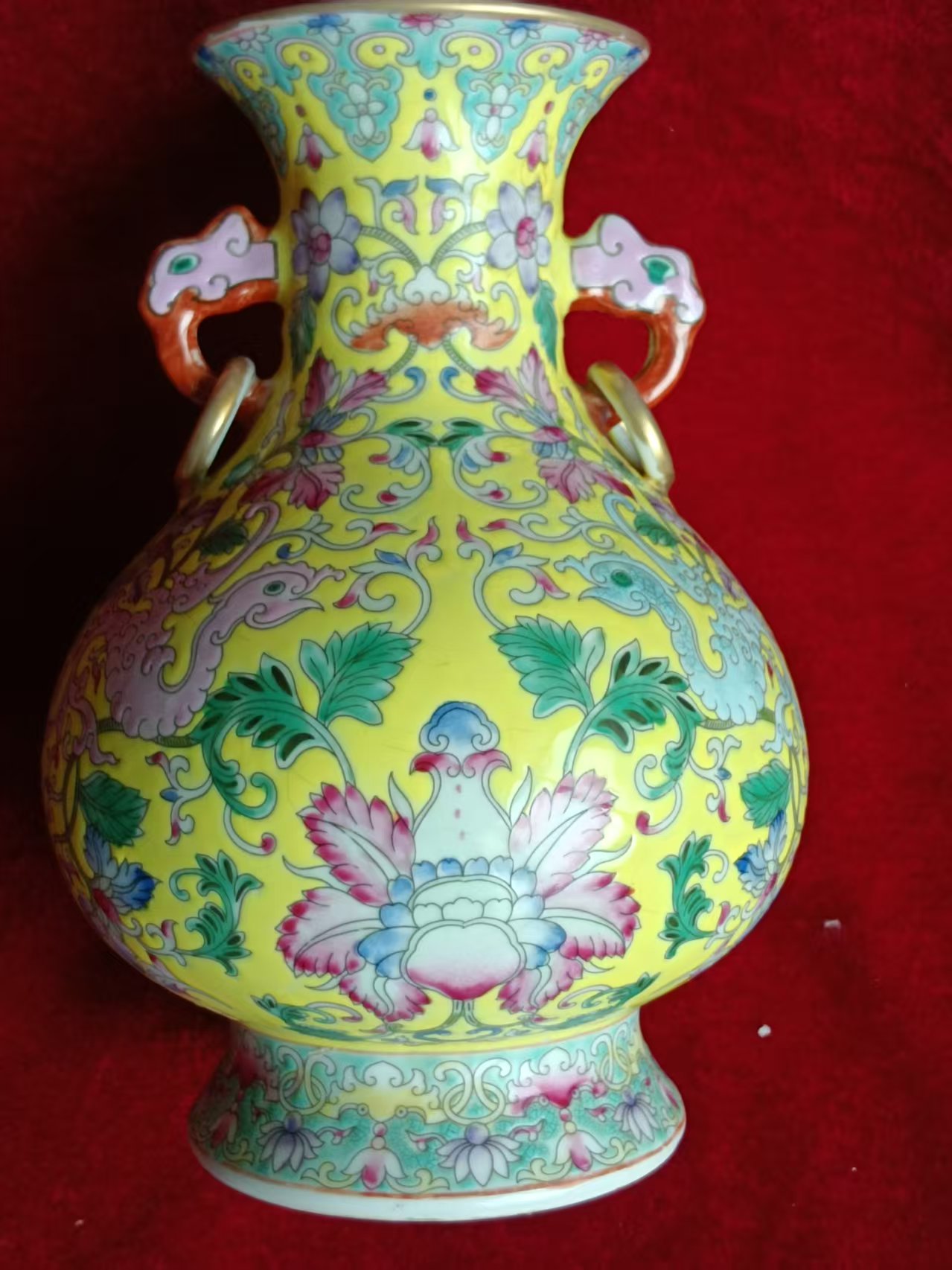 乾隆年制《黄釉地缠枝莲双耳瓶》-嘉诚艺术