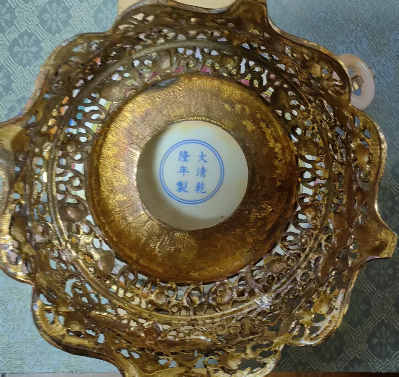 乾隆年制《御用粉彩龙纹碗》一对