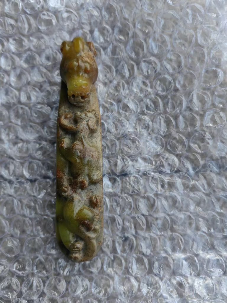 图片[1]-苍龙教子带钩玉-嘉诚艺术