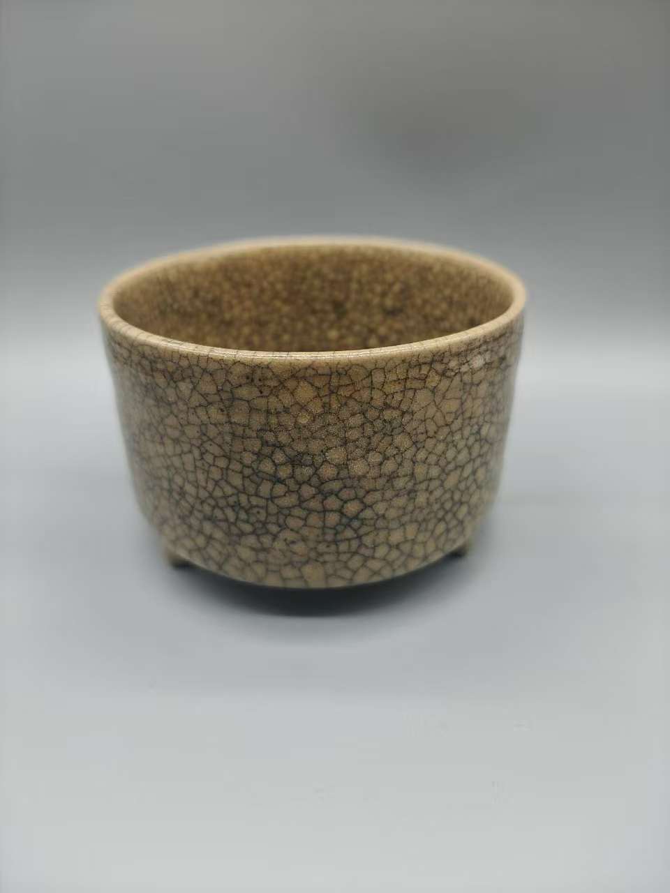 哥窑《金丝铁线杯》-嘉诚艺术