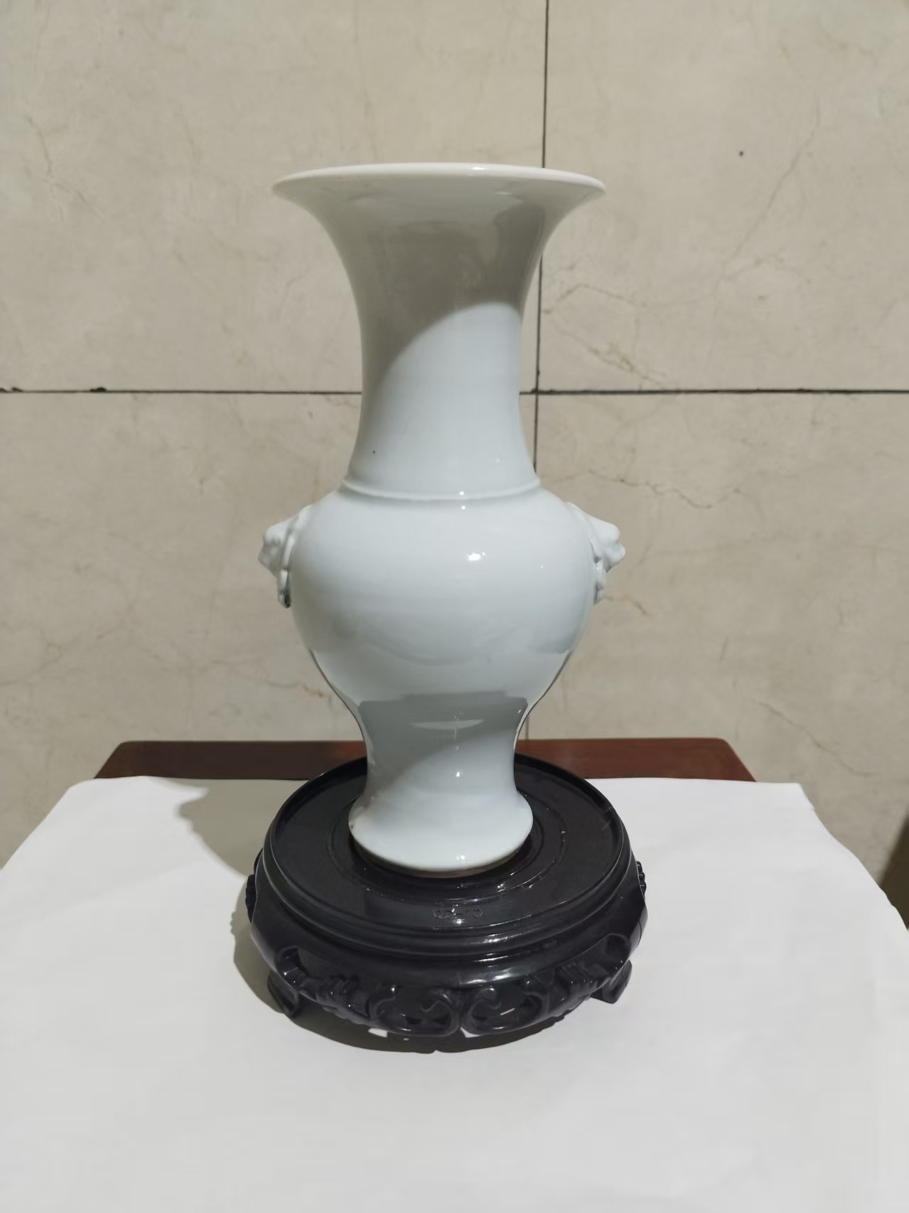 清代《梅子青釉狮首瓶》-嘉诚艺术