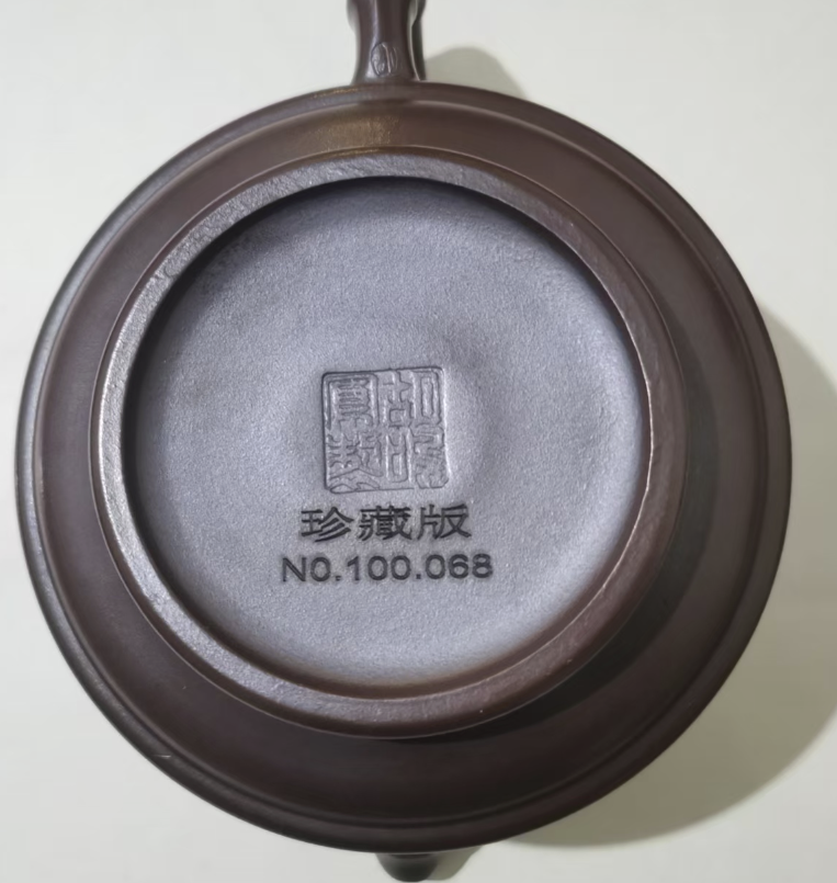 胡鸣凤《紫砂壶》