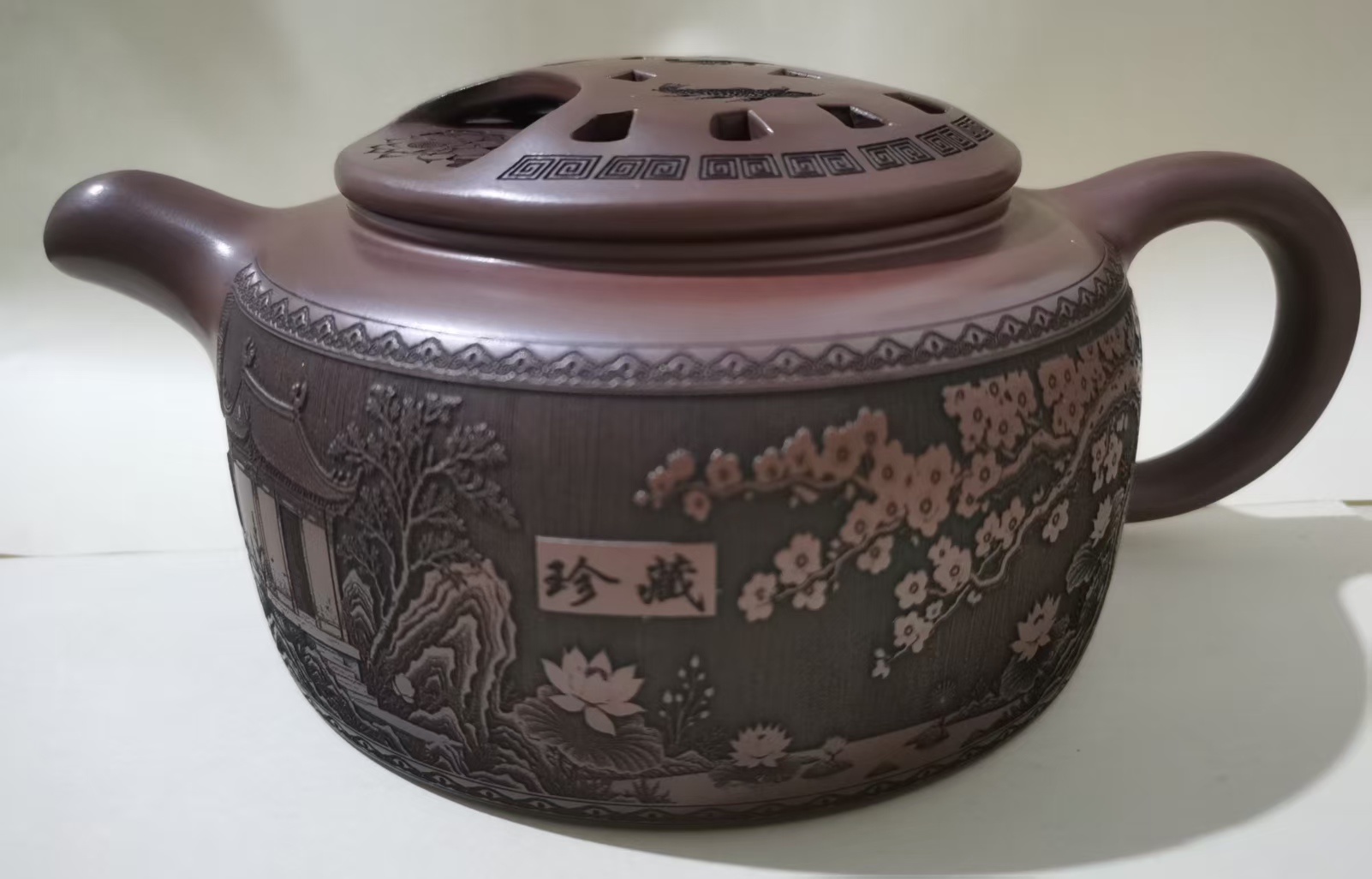 牛盖莲子（紫砂壶）-嘉诚艺术