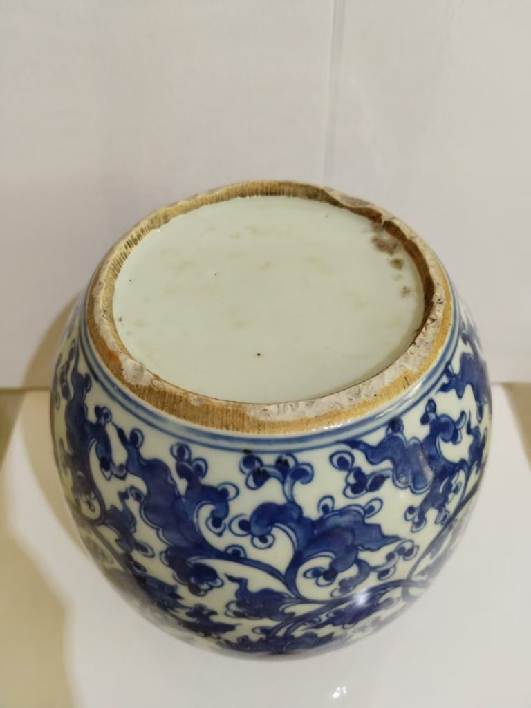 图片[2]-清代《缠枝莲青花罐》（高16.5cm肚径16.5cm）-嘉诚艺术