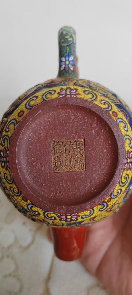 图片[2]-康熙御制《珐琅彩浮雕龙纹壶》-嘉诚艺术