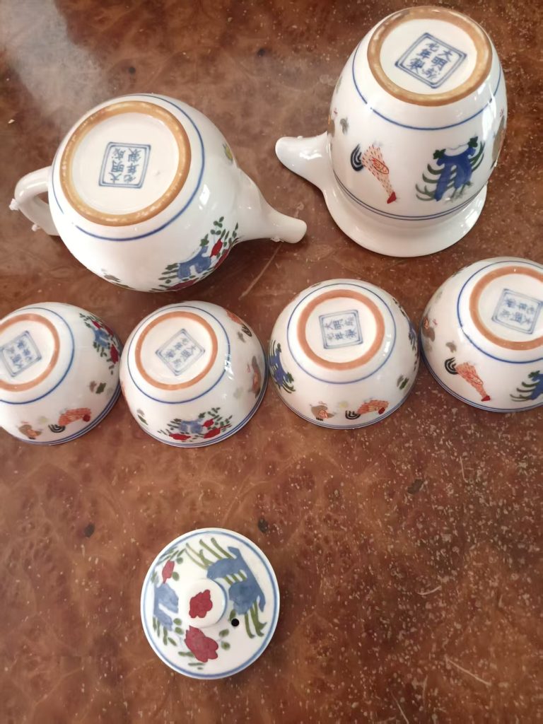 图片[2]-成化年制《斗彩鸡纹茶具》一套-嘉诚艺术