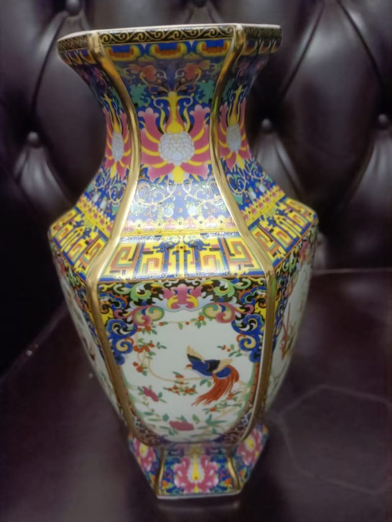 图片[1]-乾隆年制《珐琅彩花鸟六方瓶》-嘉诚艺术