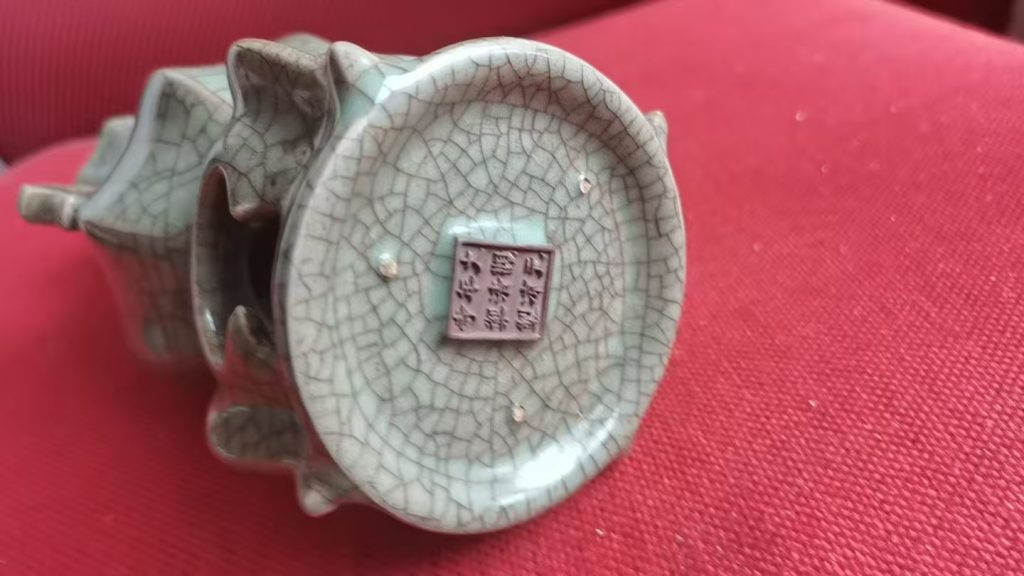 图片[4]-北宋 汝窑大观元年《天青釉碂式瓶》《天青釉双耳镂空瓶》-嘉诚艺术