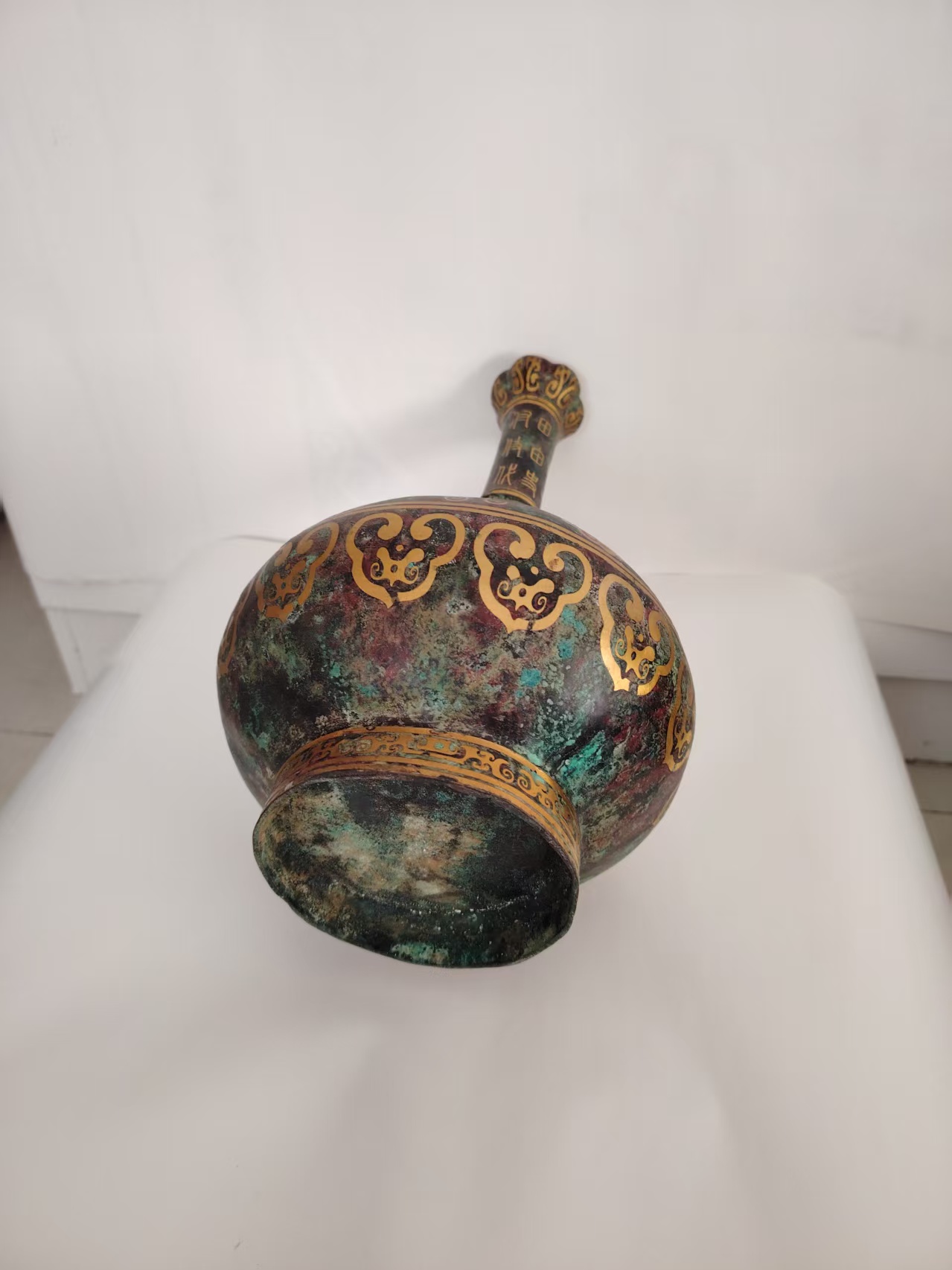 错金青铜蒜头瓶