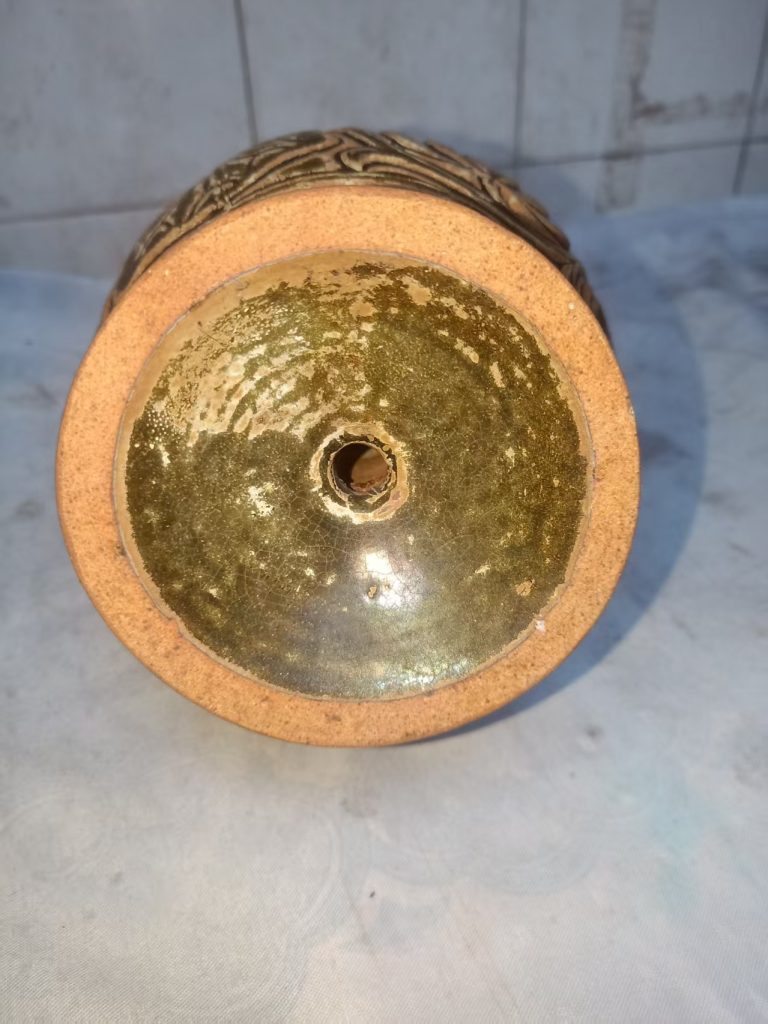 图片[2]-黄釉堆塑龙柄童子倒流壶-嘉诚艺术