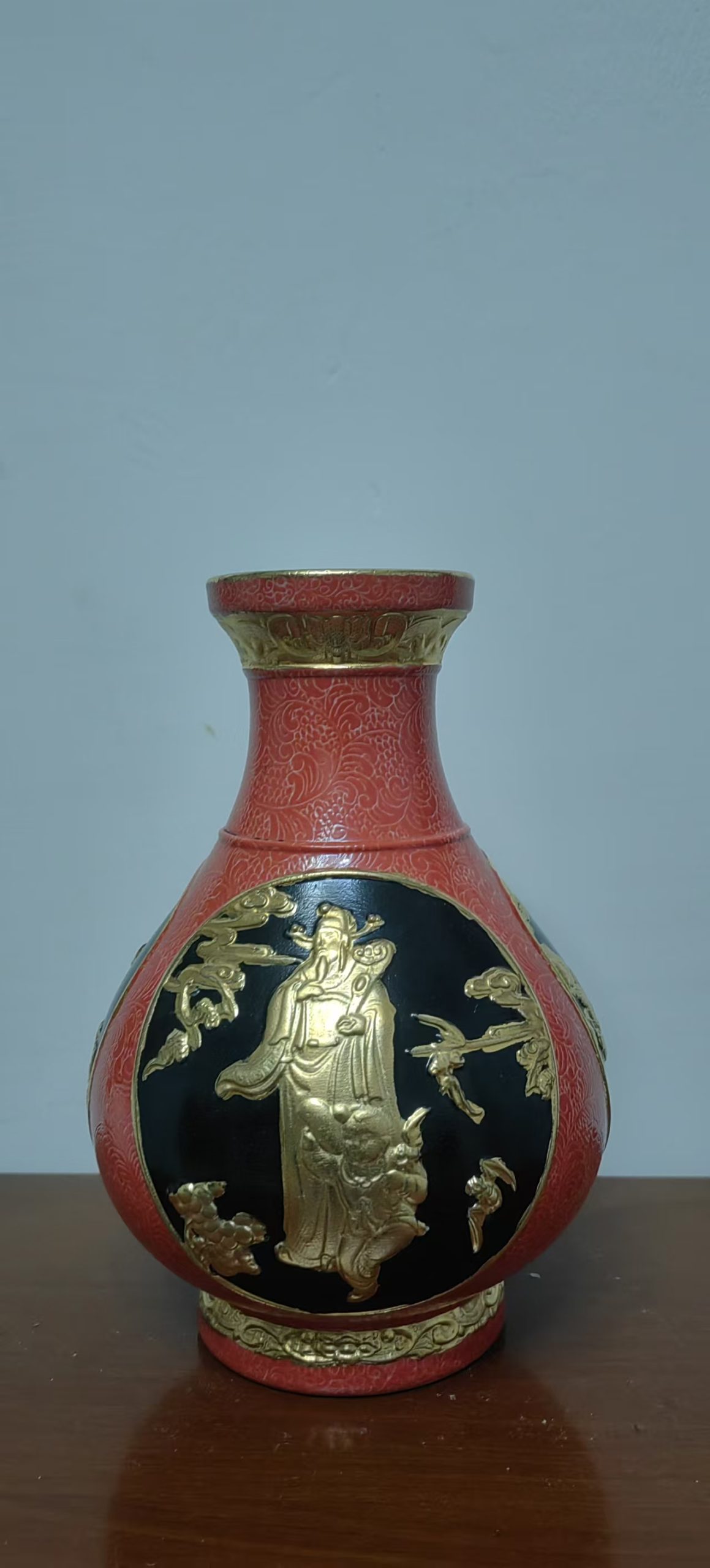 乾隆年制《红地描金开窗紫砂瓶》-嘉诚艺术