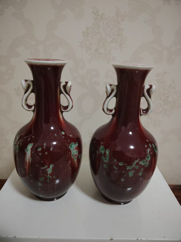 图片[1]-雍正年制《郎窑红釉绿彩象耳瓶》一对-嘉诚艺术