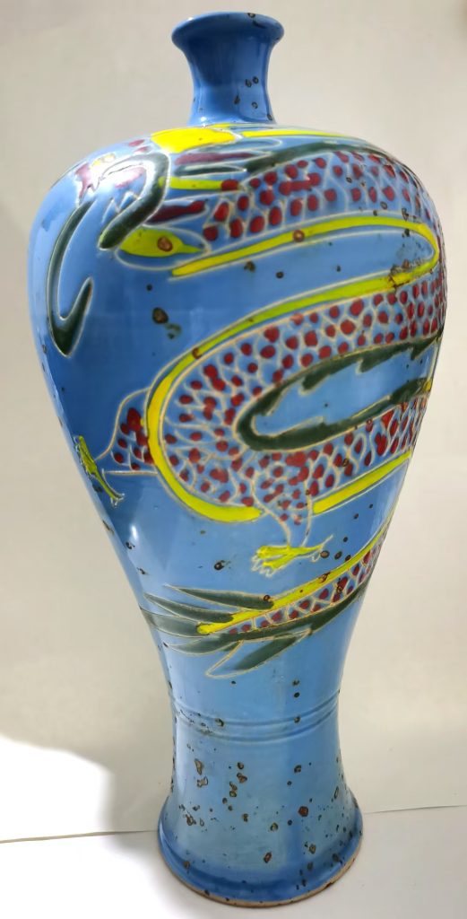 图片[1]-定窑蓝釉加彩龙纹瓶-嘉诚艺术