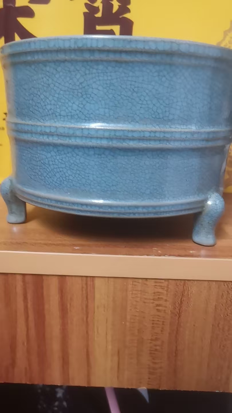 汝窑《三足弦纹樽》-嘉诚艺术