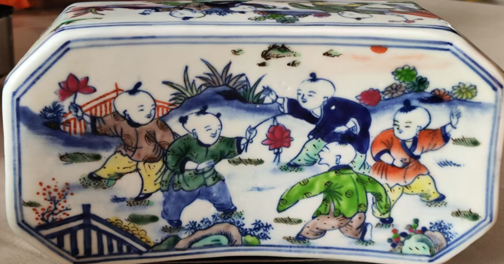 图片[1]-康熙年制《青花五彩婴戏枕》-嘉诚艺术